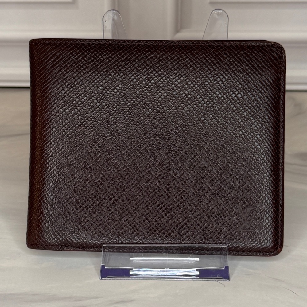 Louis Vuitton Taiga Leather Men’s Bifold Wallet – Deep Maroon | Full Set - Picture 3 of 11